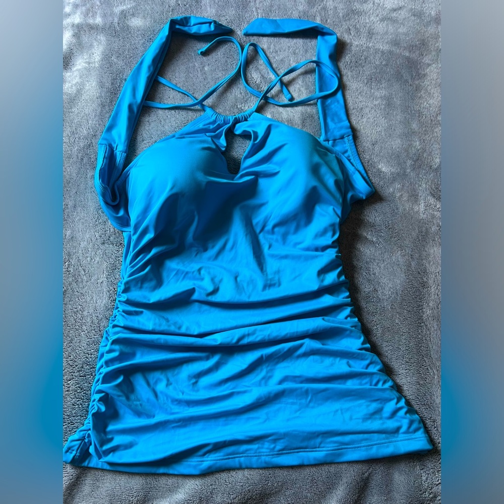 A.Che tankini top